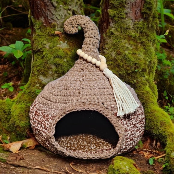 Handmade Crochet Fairy Elven Cat / Small Pet Bed and Toy - Picture 2 of 5